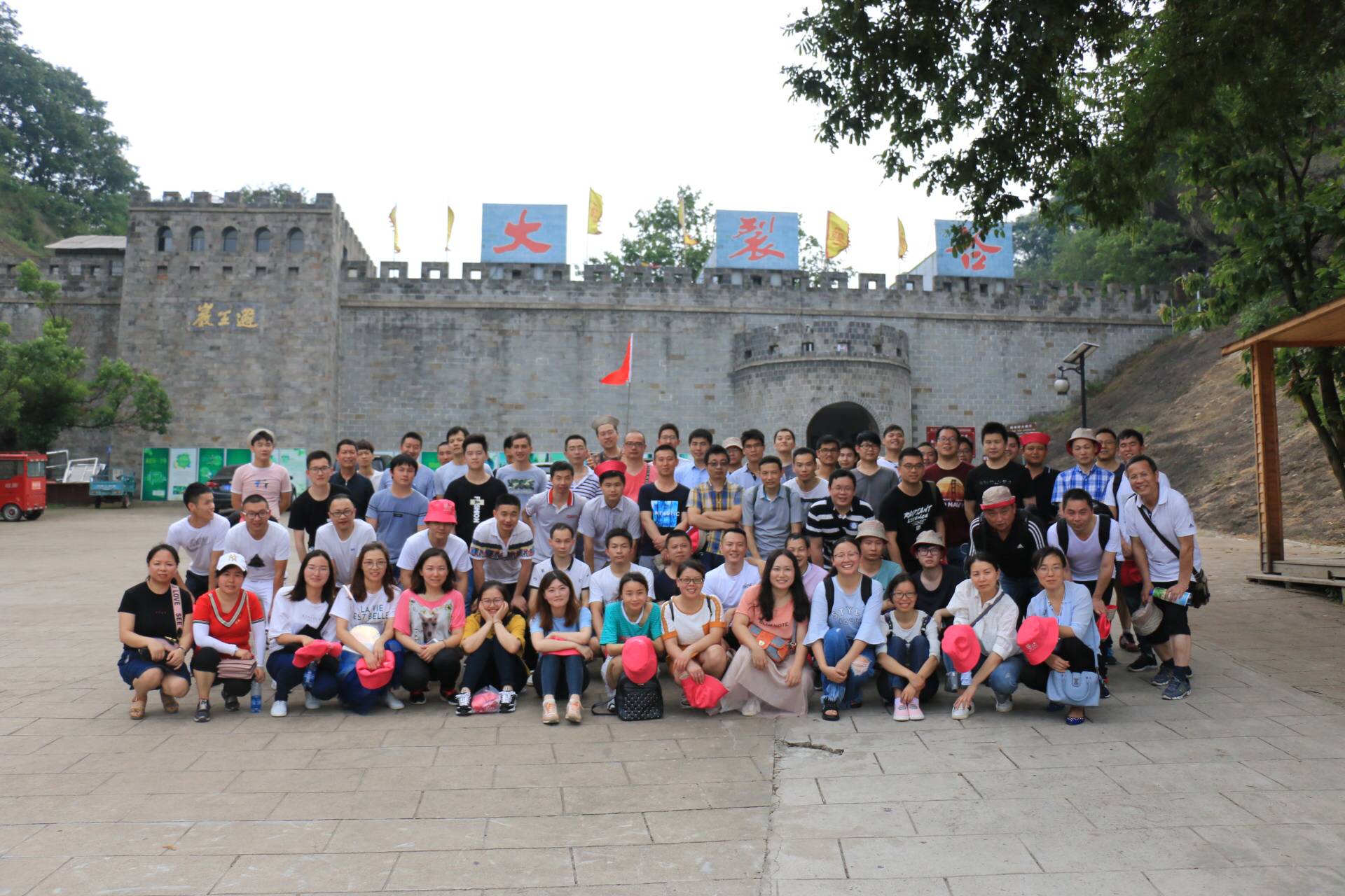 安徽三河古镇、皖西大裂谷、万佛湖之旅圆满举行